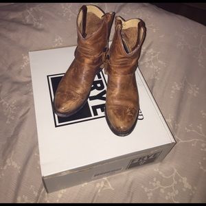 Frye Wyatt Harness Short Booties, cognac, 5.5.